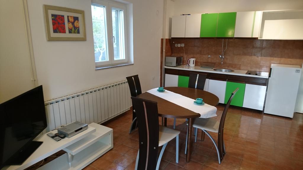 Countryside Family Retreat Apartment Sibenik Ngoại thất bức ảnh