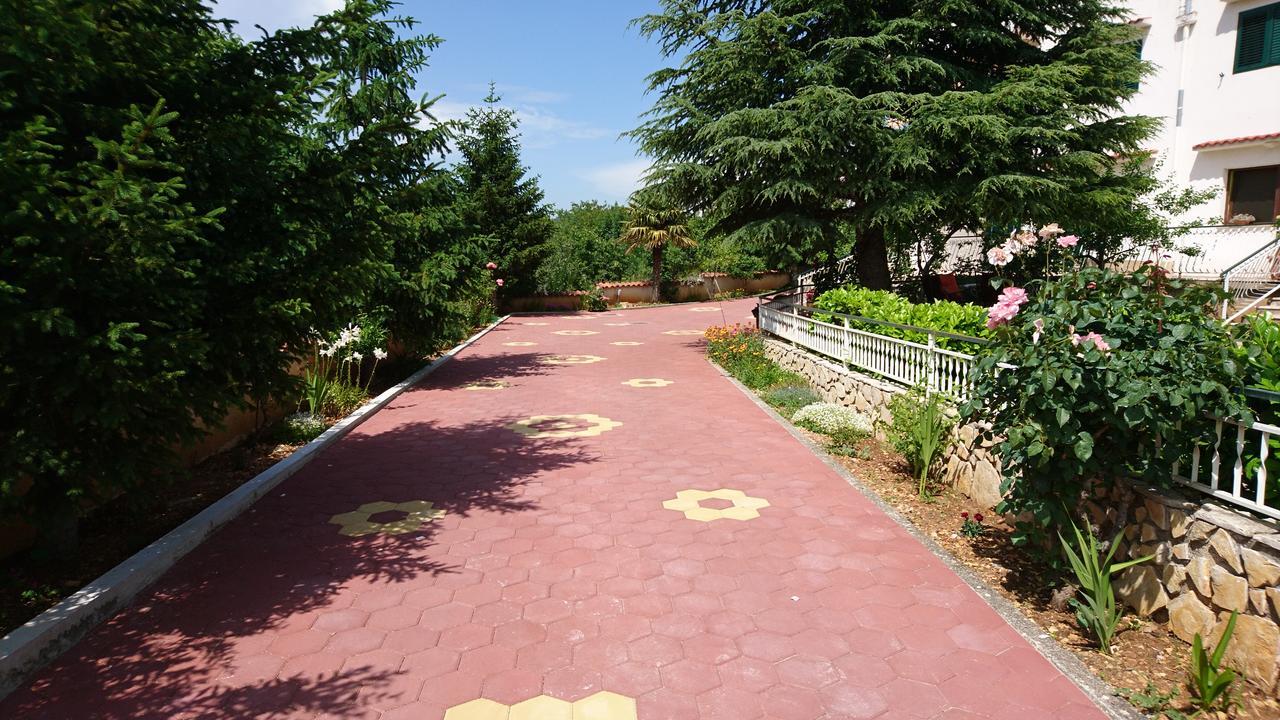 Countryside Family Retreat Apartment Sibenik Ngoại thất bức ảnh
