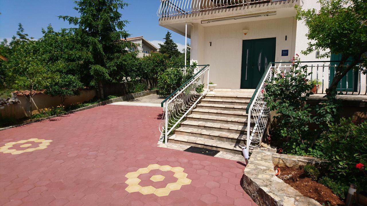 Countryside Family Retreat Apartment Sibenik Ngoại thất bức ảnh